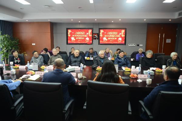 共话新征程︱k8凯发控股举办离退休老领导新年茶话会